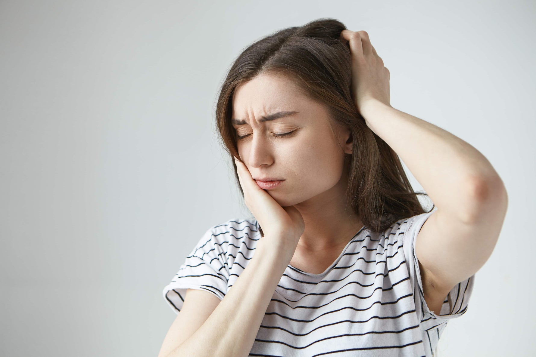 woman-visibly-having-toothache
